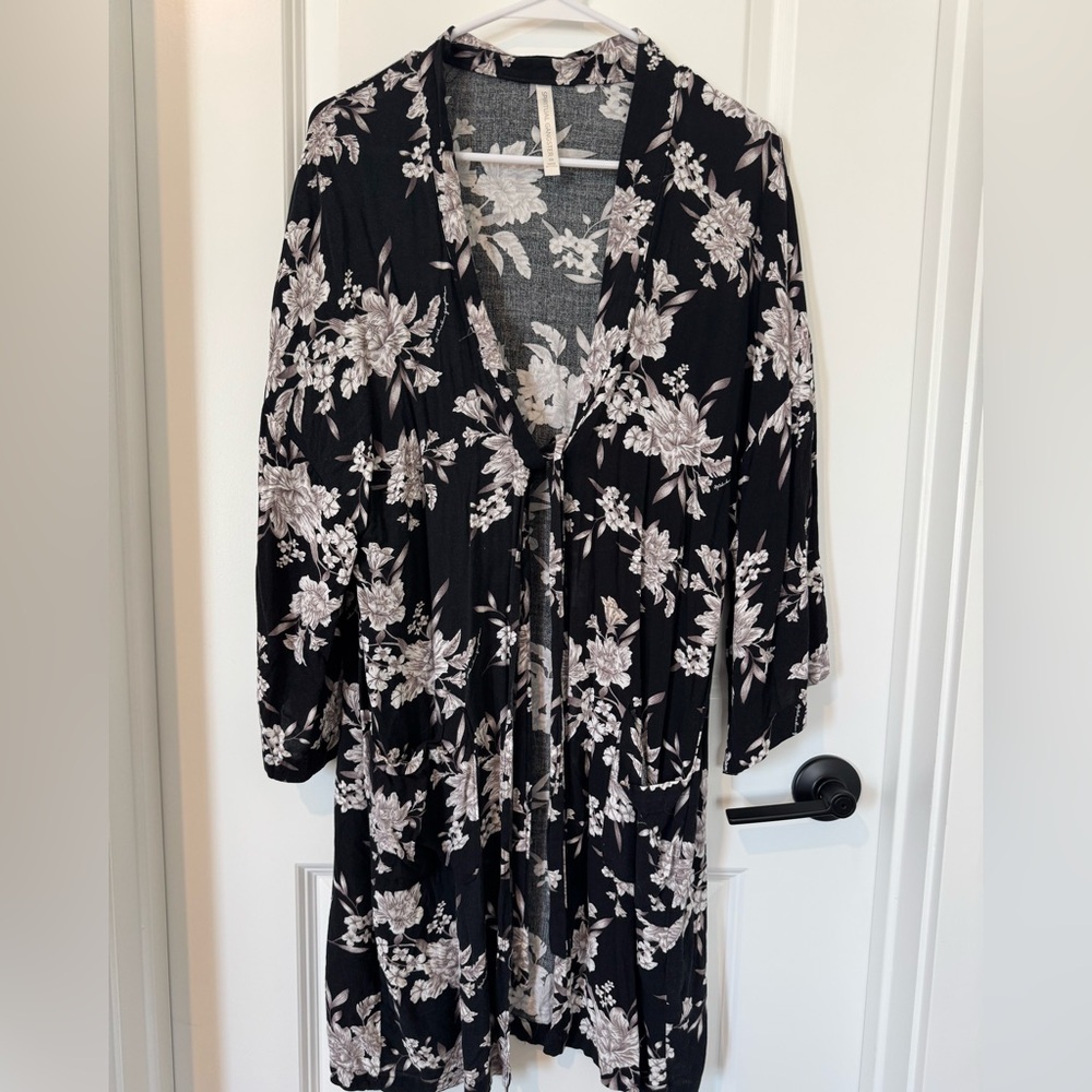 Spiritual Gangster Black and White Floral Kimono